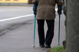 Umirovljenik (87) pokušao ubiti suprugu: Tukao ju je štakom