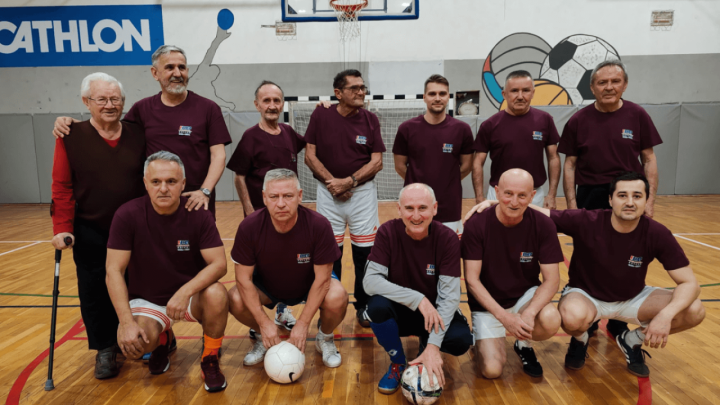 Veterani zaigrali mali nogomet: 'Ratnici svjetla i topline' i dalje u igri
