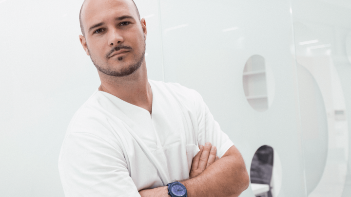 Zubni implantati umjesto proteze? Stomatolog objasnio zašto su i stariji dobri kandidati