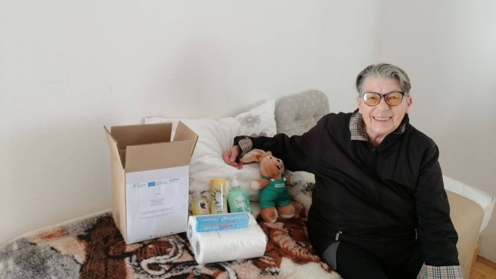 Nadi (79) pomaže gerontodomaćica Marina: 'Evo baš mi je oprala prozore i donijela mlijeko'