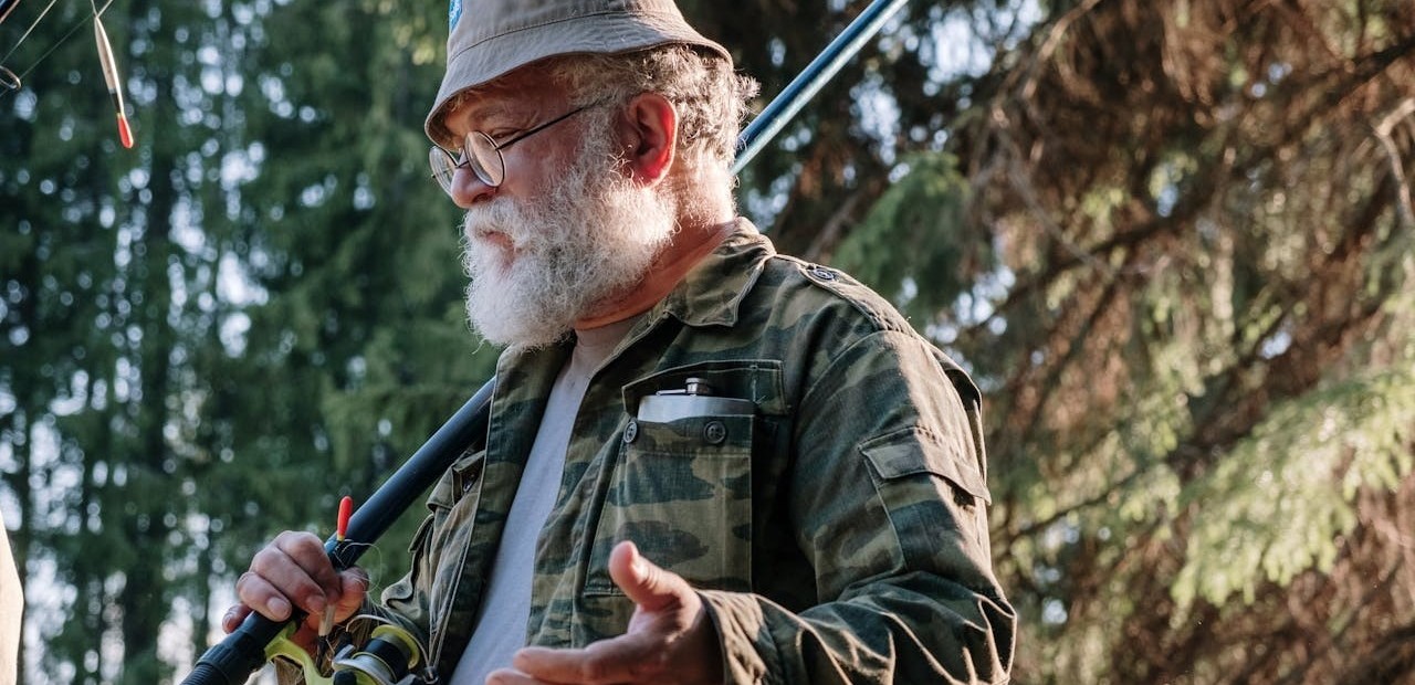 Vremešni ribolovac završio na sudu: Lovio na Dravi s četiri štapa i babuškom