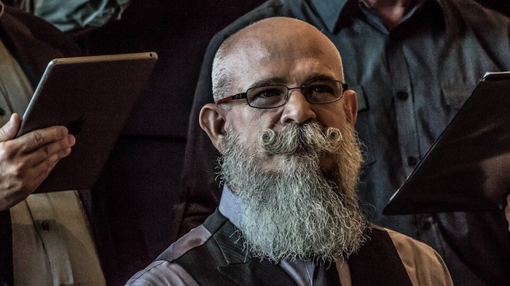 Novine prije 90 godina: "Hoće žena brkata čovjeka. A ne babu"