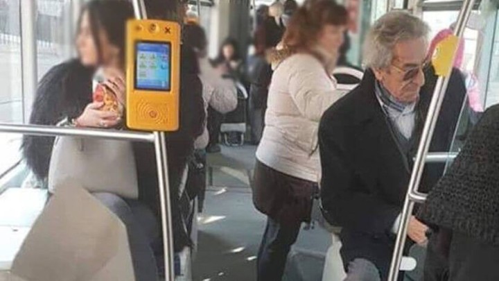 Umirovljenik Toni razočarao obožavatelje, uhvaćen kako sjedi u tramvaju