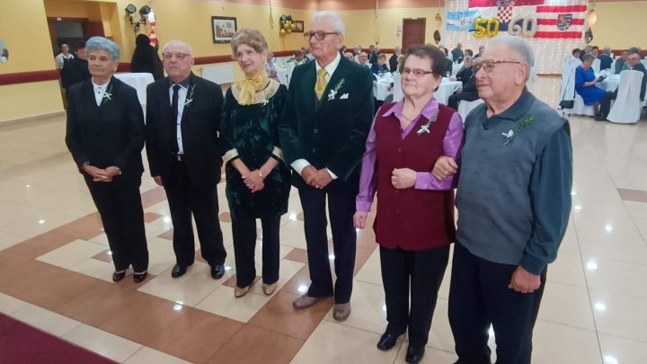 Proslavljeni zlatni i dijamantni pirevi 29 bračnih parova: Neki su otkrili tajnu dugovječnog braka