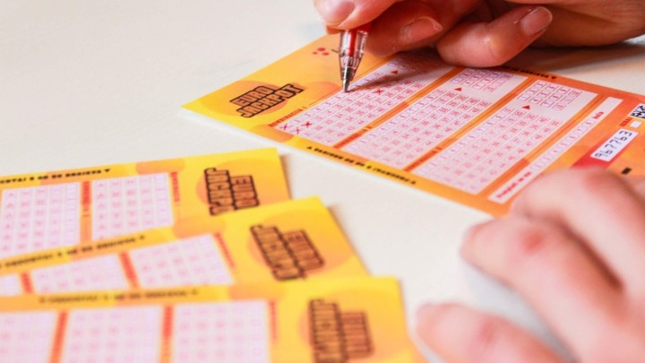 Hrvatska lutrija slavi 50 godina i donira 5.000 eura određenim domovima za starije