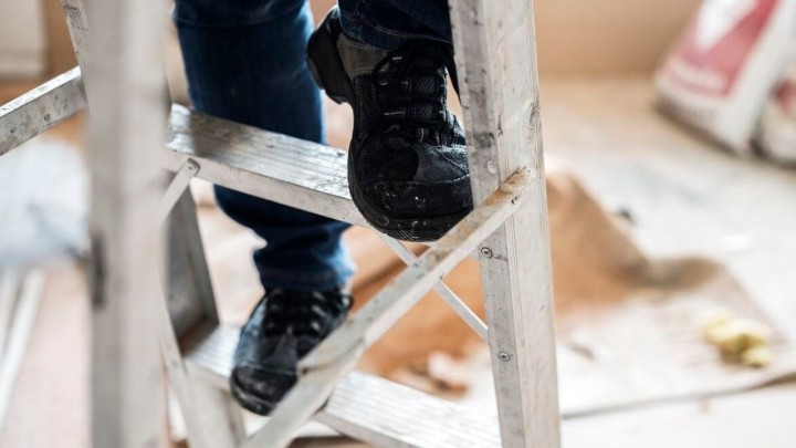 Završio je u bolnici: Umirovljenik pao s ljestvi dok je obavljao radove u kući