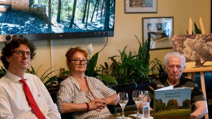 Supružnici Anić zajedno fotografiraju, a izdali su i dvije knjige o svojem najdražem otoku