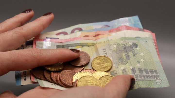 Donosimo statistiku: Stigle su prve mirovine u eurima, evo koliko one u prosjeku iznose