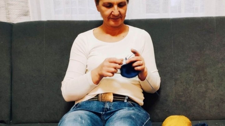 Nekada su 'šputkice' ili 'pape' imali svi, a pričali smo s mladom bakom koja i dalje izrađuje ove tople šlapice