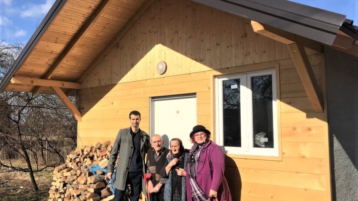 Ministra obnove nemamo, ali zato umirovljenici obnavljaju sami, pogledajte!