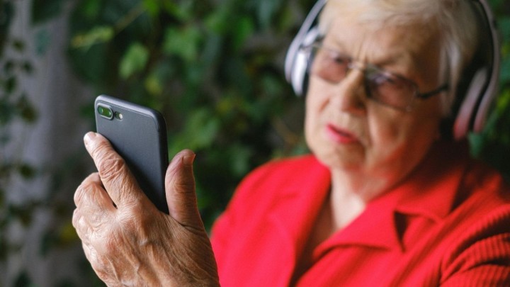 Isprika čitateljima: Recenzirali smo lažnu verziju AI asistenta 'Zdravka'