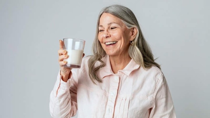 Poskupilo mlijeko, umirovljenica: "Uzet ću ovo dvije kune jeftinije, rok je još četiri dana"