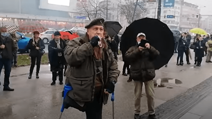 U susjedstvu se prosvjeduje pred parlamentom: "Ili penzija ili mirovina - sve je ista sirotinja"