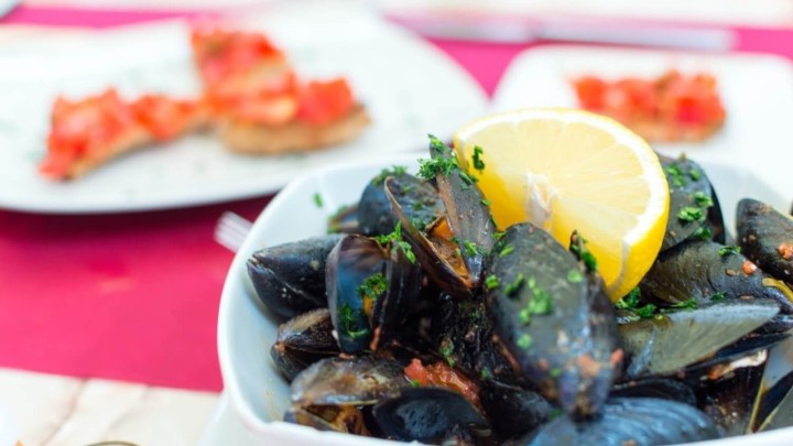 [BAKINA KUHINJA] Jedini recept za buzaru od najjeftinijih školjki koji ćete ikad trebati