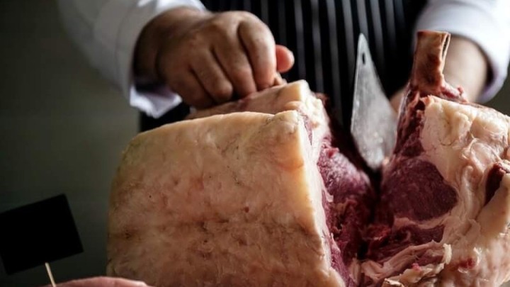 Mesar starije kupce varao na vagi, sada mora platiti i odraditi kaznu