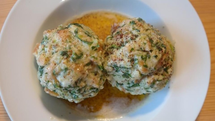 [BAKINA KUHINJA] Zbog ovog bakinog priloga znamo što sa starim kruhom!