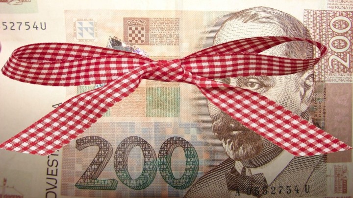 Više od 60 gradova umirovljenicima dijeli božićnice. Provjerite iznose!