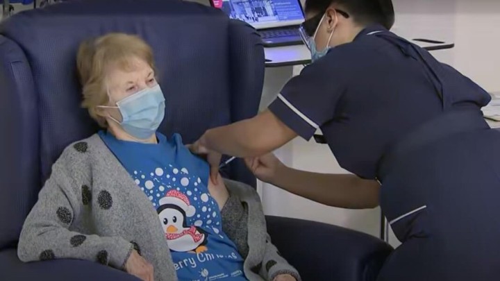 Umirovljenica Margaret (90) prva je na svijetu primila cjepivo protiv Covida-19!