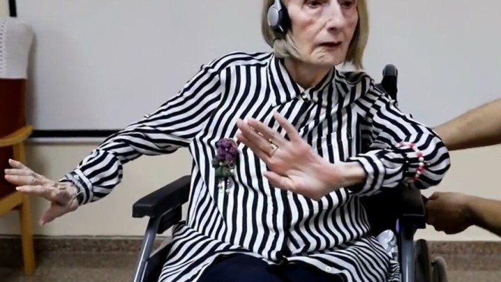 [VIDEO] Pogledajte moćnu reakciju bivše primabalerine s Alzheimerom kada čuje glazbu iz Labuđeg jezera