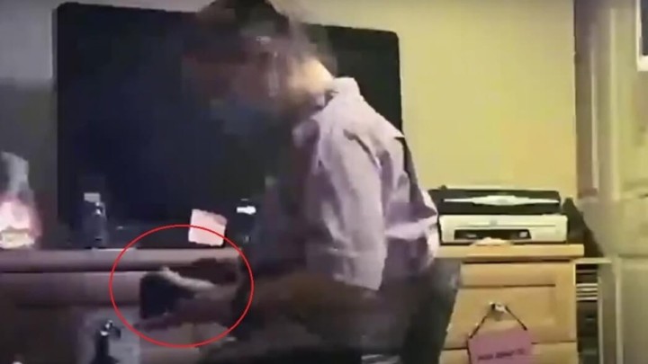 [VIDEO] Njegovateljica u domu za starije uhvaćena u krađi nakon što je unuk postavio skrivenu kameru