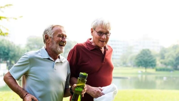 Stručnjaci proučili vezu između vitamina D i koronavirusa kod starijih