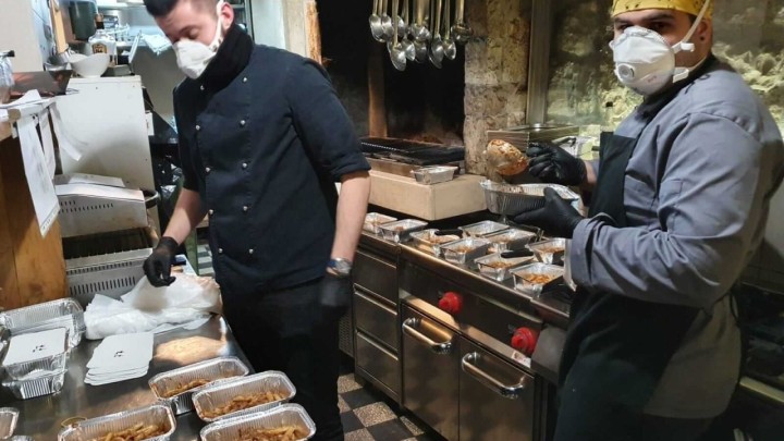 Restoran "Makarun" besplatno kuha i dostavlja fine obroke starijima od 65!