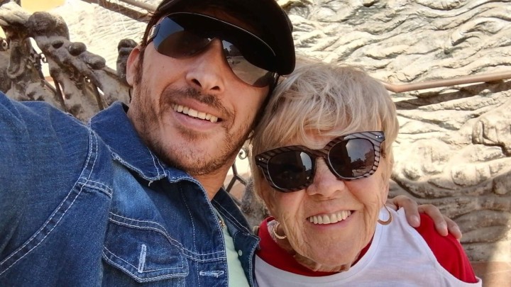 Bizarno: 80-godišnja Iris udaje se za 45 godina mlađeg muškarca