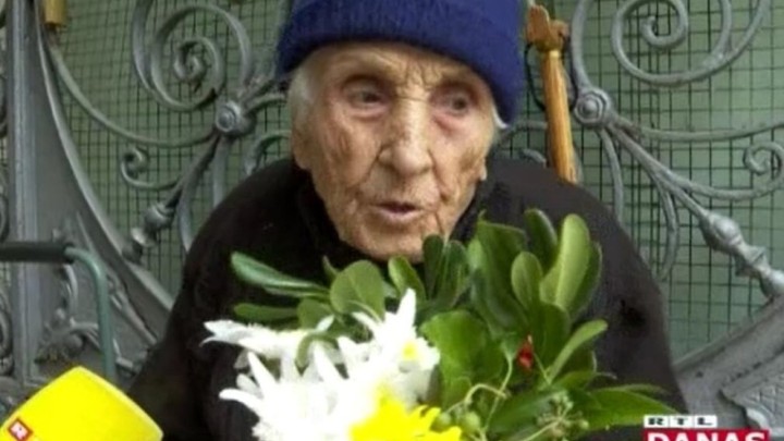 Duša riječke tržnice: Baka Katica sa 98 godina prodaje cvijeće, voće i povrće