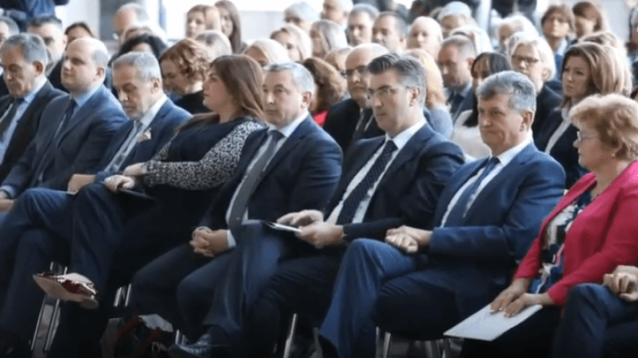 Ima li Vlada većinu? Bandić ucjenjuje Plenkovića oko štrajka prosvjetara