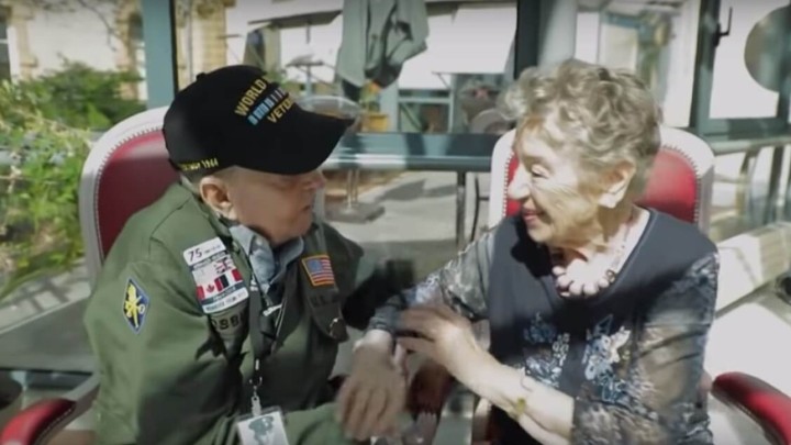 [VIDEO] Spojili se 75 godina nakon rastanka: "Uvijek sam te volio..."