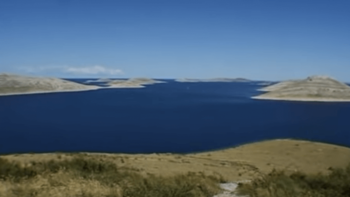 "Od događanja ovdje imamo samo sprovode": Hrvatski otoci postaju starački domovi na otvorenom