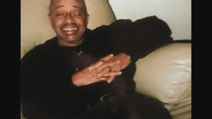 Zgrada gori, a deda se češlja: Pet dana nakon požara pronašli nasmiješenog umirovljenika kako odmara u fotelji