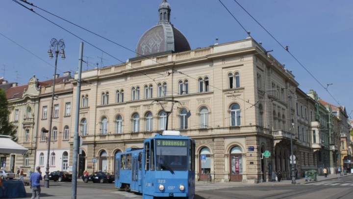 Generalno bahati, iritantni i bezobrazni - pitali smo mlade što misle o ponašanju starijih u tramvajima
