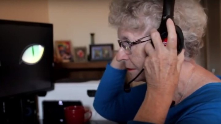 [VIDEO] Baka gejmerica ima 79 godina i obožava ubijati zmajeve