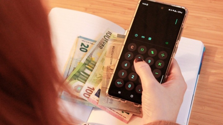 Počela isplata mirovina, umirovljenici pitaju zašto su dobili manje nego prošli mjesec