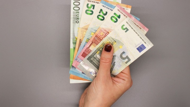 Mirovine su prije deset godina iznosile skoro pola plaće, a danas je taj udio opet u padu