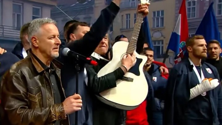 Doček rukometaša uz ideološki eksces: 'Nikakve prijetnje me neće pokolebati'