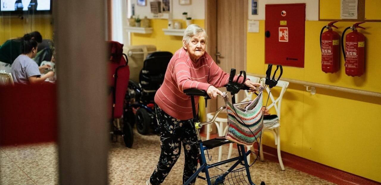 Teški uvjeti u domovima za starije: Dementne zaključavaju, u smjeni jedna njegovateljica