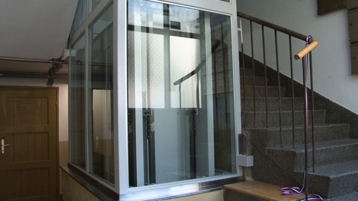 Umirovljenik ostao zarobljen u liftu: Preživio je četiri dana bez hrane i vode