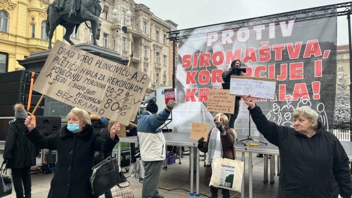 Treći prosvjed umirovljenika na Trgu: 'Tražimo ostavku Vlade i prijevremene izbore'