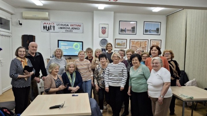 Umirovljenici uče o Facebooku: 'Ovdje nema 'stisni ovo, stisni ono', sve nam Željka pokaže'