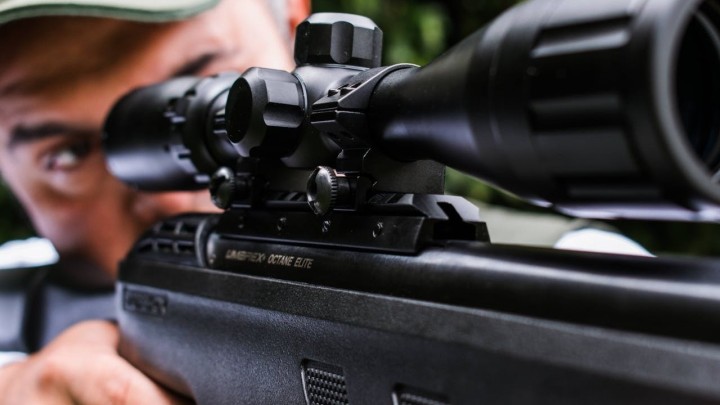 Crkva, domovina i mitraljez: Kako zaraditi 500 eura, ispeći kruh i pucati iz puške