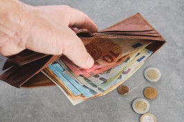 Umirovljenica 'kumici' s placa ukrala novčanik: 'Nisam ga vratila jer sam čuvala unuke'