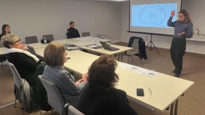 Zaštitimo naše noniće: Policija objasnila umirovljenicima kako se zaštititi od prijevara