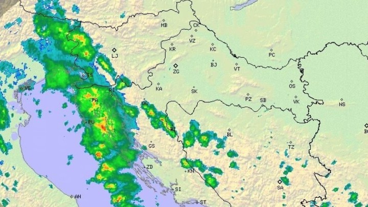 Nevrijeme stiglo u Hrvatsku, pogledajte vrtložni oblak iznad Istre