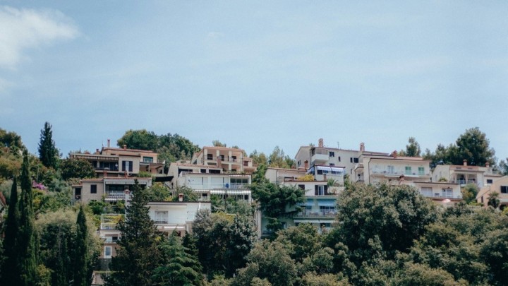 Porez na vikendice pomirio HDZ i Možemo!: Neki gradovi će povećati iznose, a u sve će biti uključeni doktori