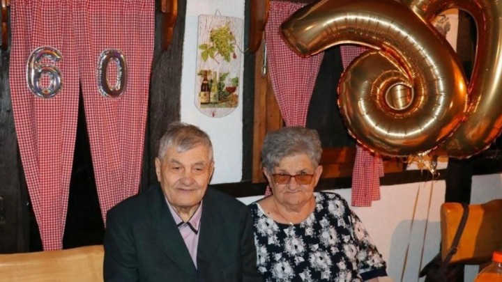 Bračni par proslavio dijamantni pir pa poručio: 'Propuh u glavi ključ je uspješnog braka'