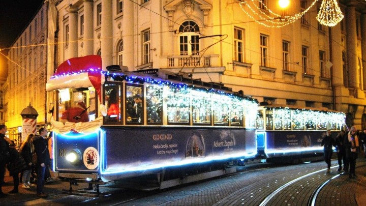 Veseli božićni tramvaj u Zagrebu nudi odličnu zabavu za vas, ali i za unuke