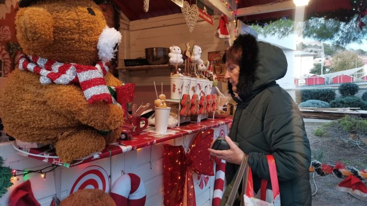Advent u Šibeniku prava je čarolija: 'Umirovljenici najviše vole obične fritule sa šećerom'