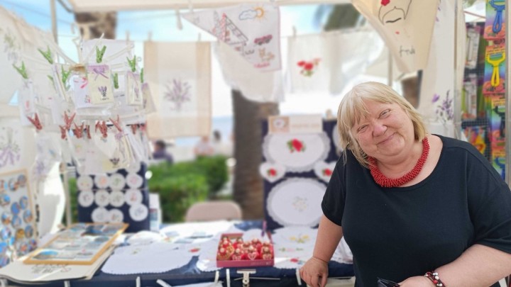 Edita izrađuje vez narodnih nošnji: 'Napustila sam pravnu struku kako bih se bavila nečime što volim'